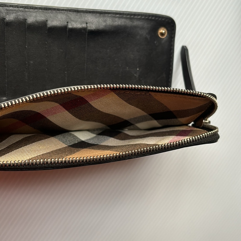 Burberry snap and zip black leather wallet - Picture 10 of 10